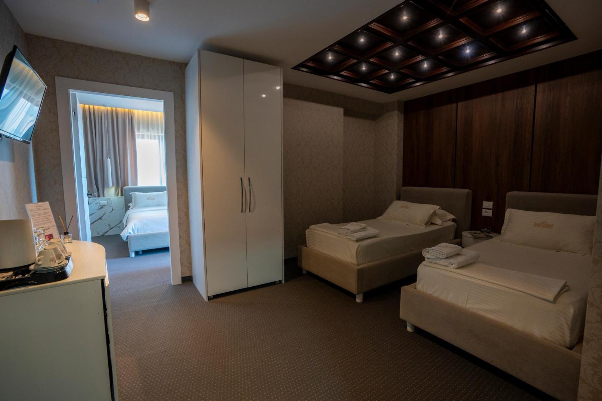 Hotel Chicago Shkoder Exterior photo