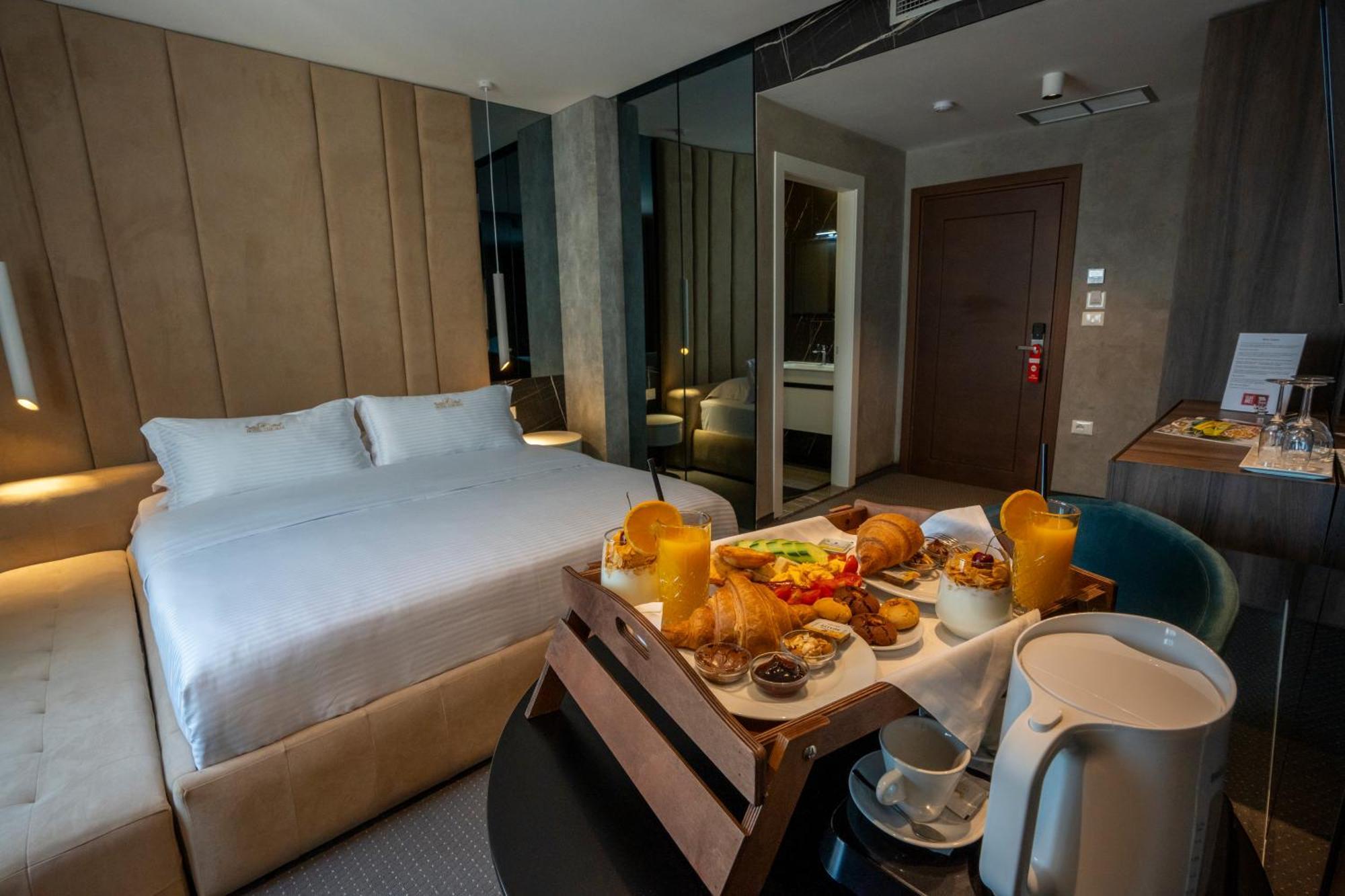 Hotel Chicago Shkoder Exterior photo